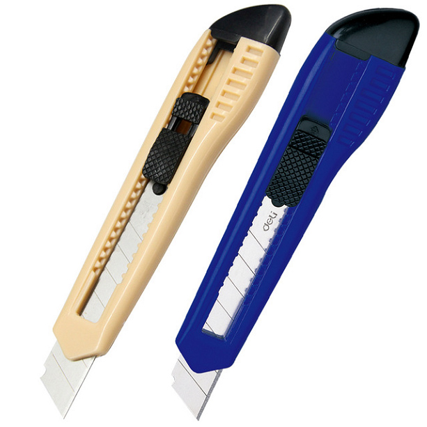 PRAKTICKÁ  LAHVIČKA s HROTEM