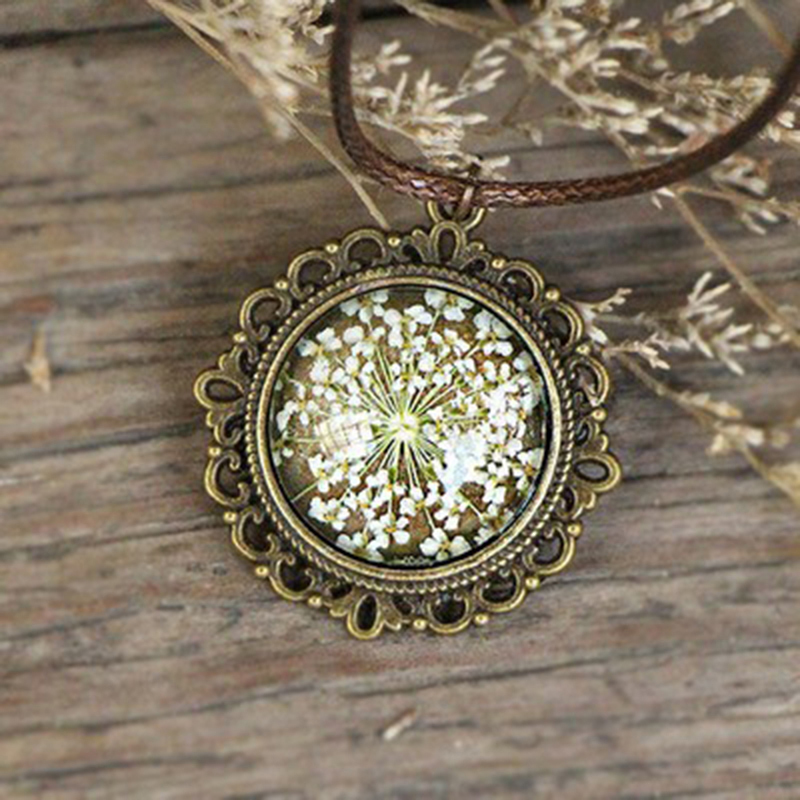 „Vintage“ Bronzový NÁHRDELNÍK KVĚTINA