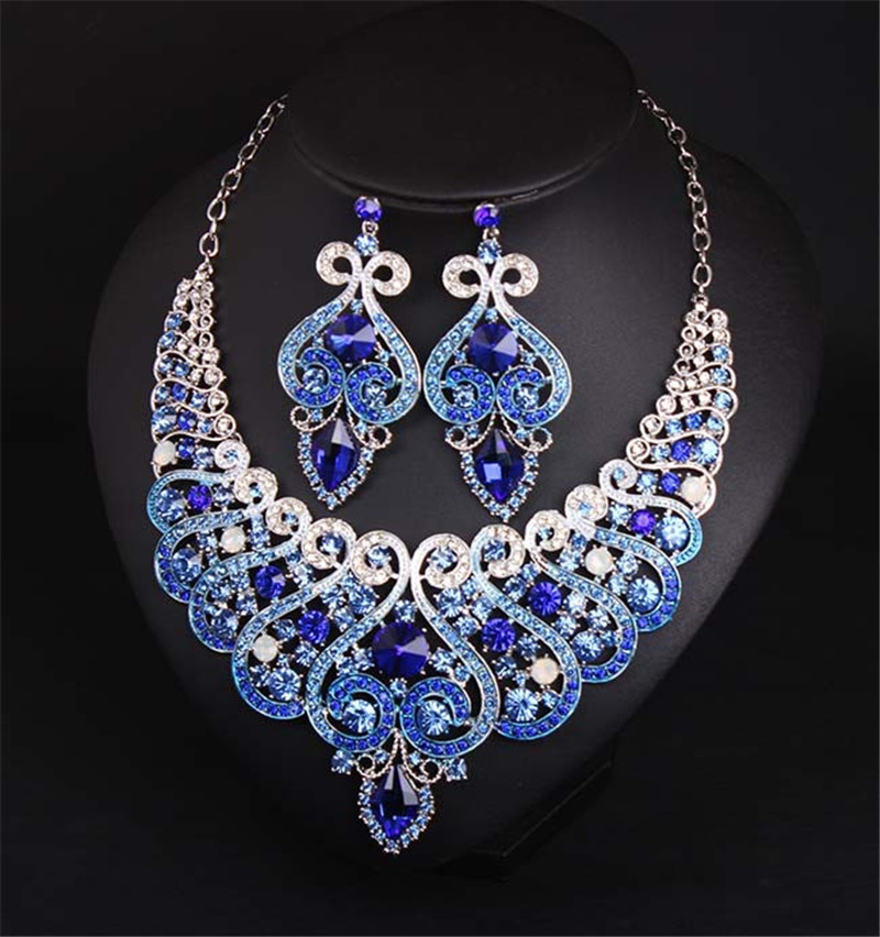 NÁDHERNÁ VYKLÁDANÁ SPOLEČENSKÁ SADA KRYSTAL