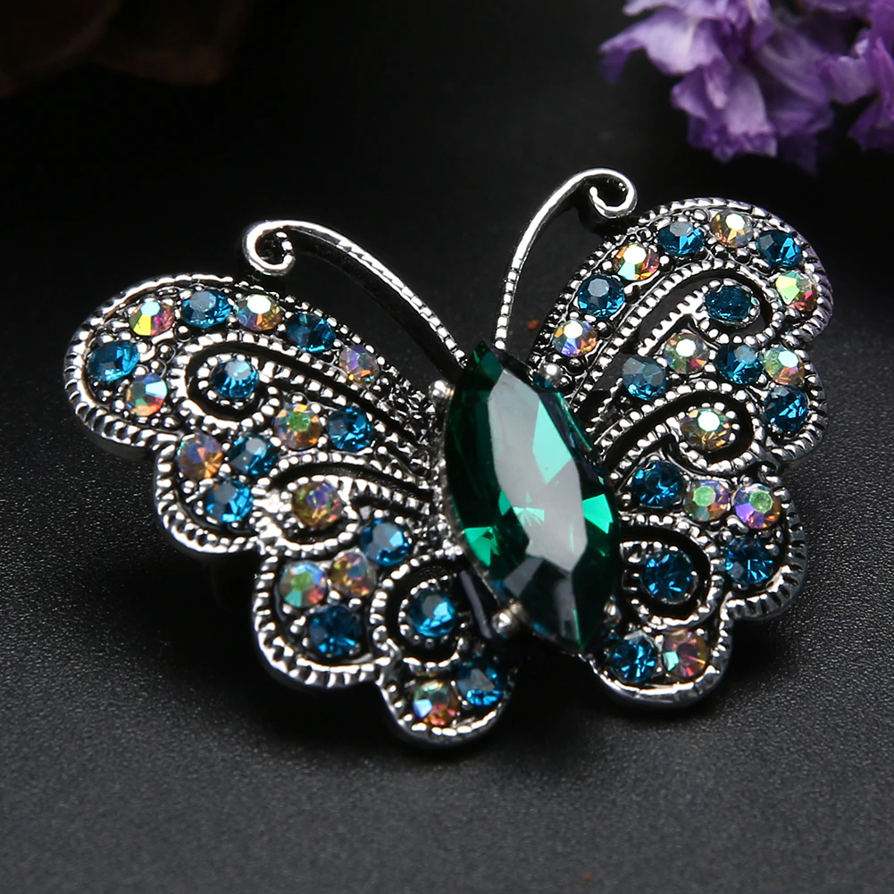 NÁDHERNÁ BROŽ VYKLÁDANÝ MOTÝL