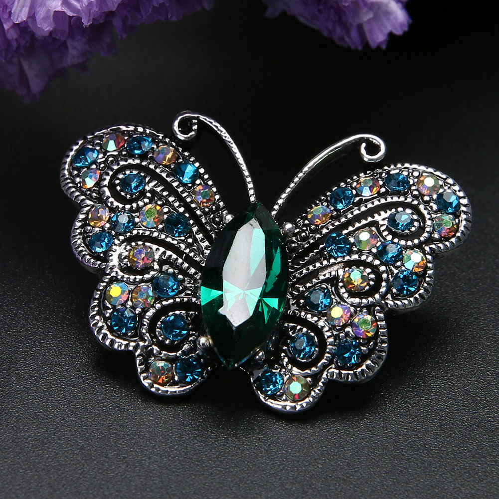 NÁDHERNÁ BROŽ VYKLÁDANÝ MOTÝL