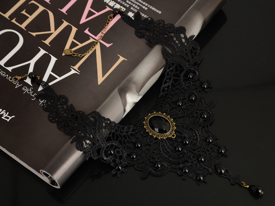 UNIKÁTNÍ KRAJKOVÝ GOTIK NÁHRDELNÍK LEBKY