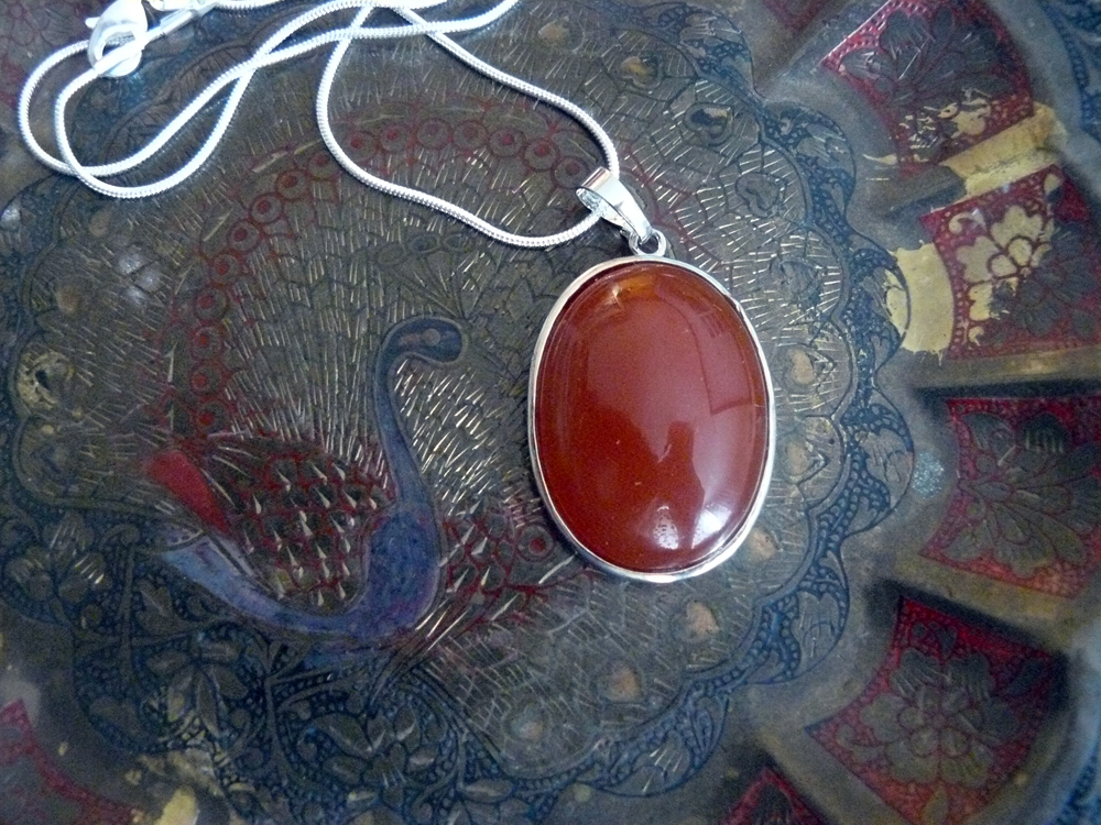 NÁHRDELNÍK KARNEOL KRÁSNÁ BARVA