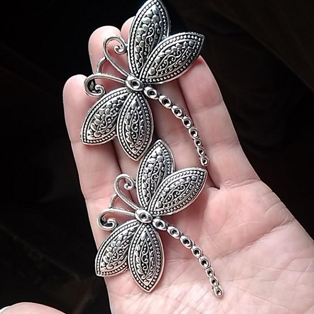 NÁHRDELNÍK VÁŽKA