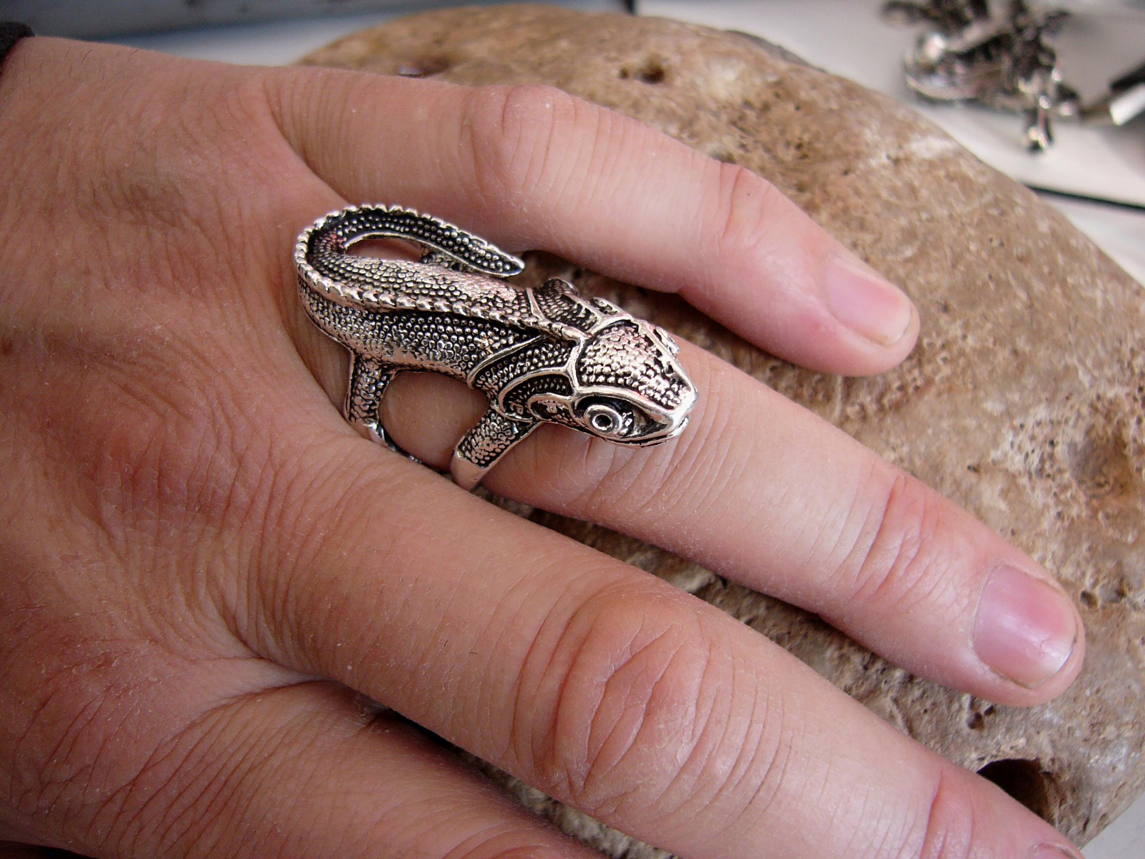 TIBET - PRSTEN LEGUÁN - MISTROVSKÉ DÍLO