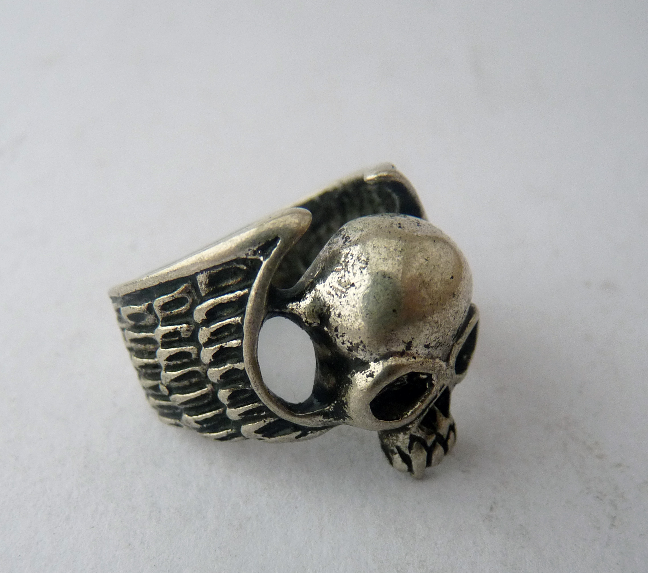 PRO SILNÉ POVAHY-BRUTÁLNÍ PRSTEN