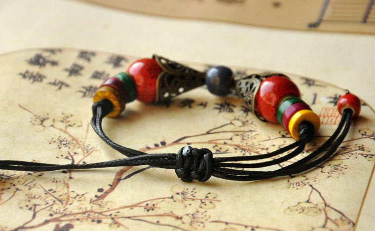 STYLOVÝ TIBESKÝ NÁRAMEK PRO ŠTĚSTÍ