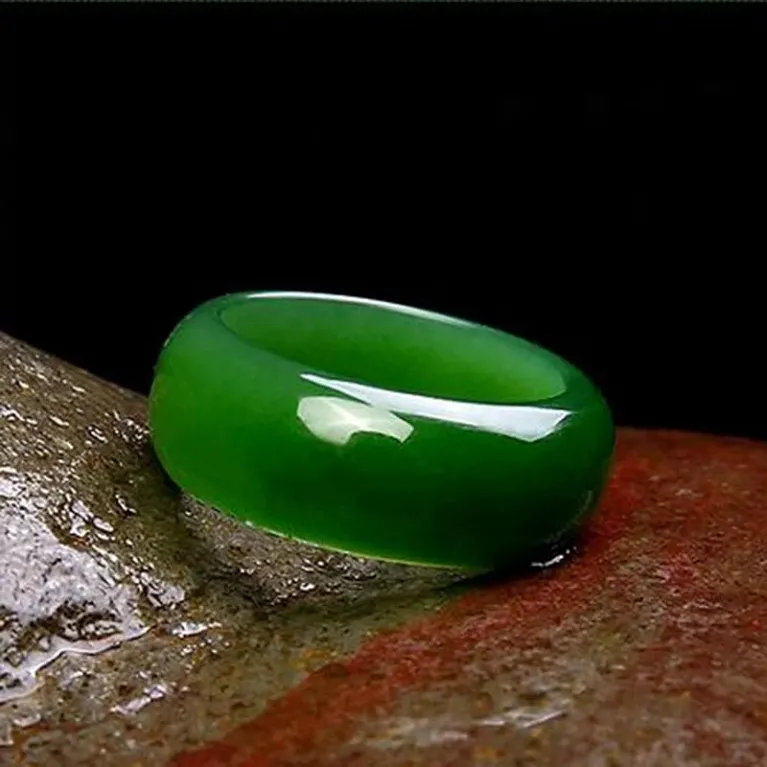 PRSTEN - KRÁSNÝ MALAYSKÝ JADEIT