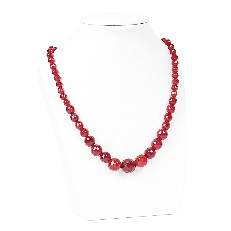 NÁHRDELNÍK-BROUŠENÉ KAMENY RUBÍNOVÉ BARVY