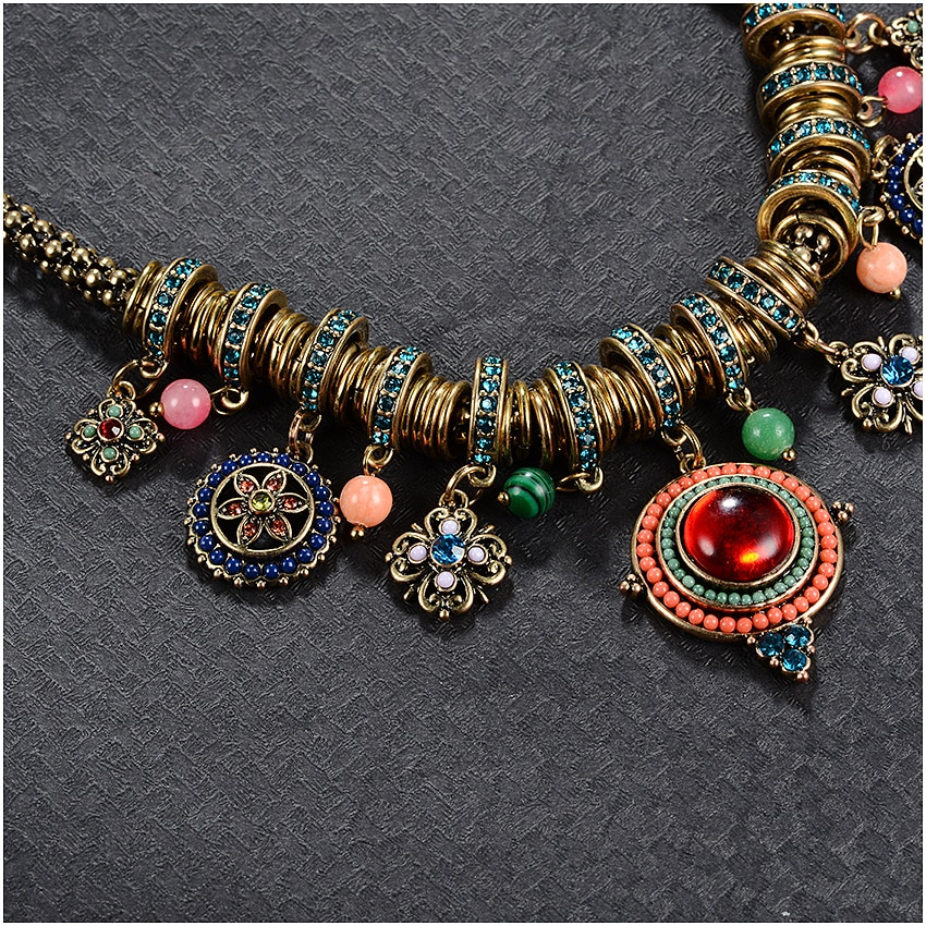 VINTAGE STYL BAREVNÝ NÁHRDELNÍK