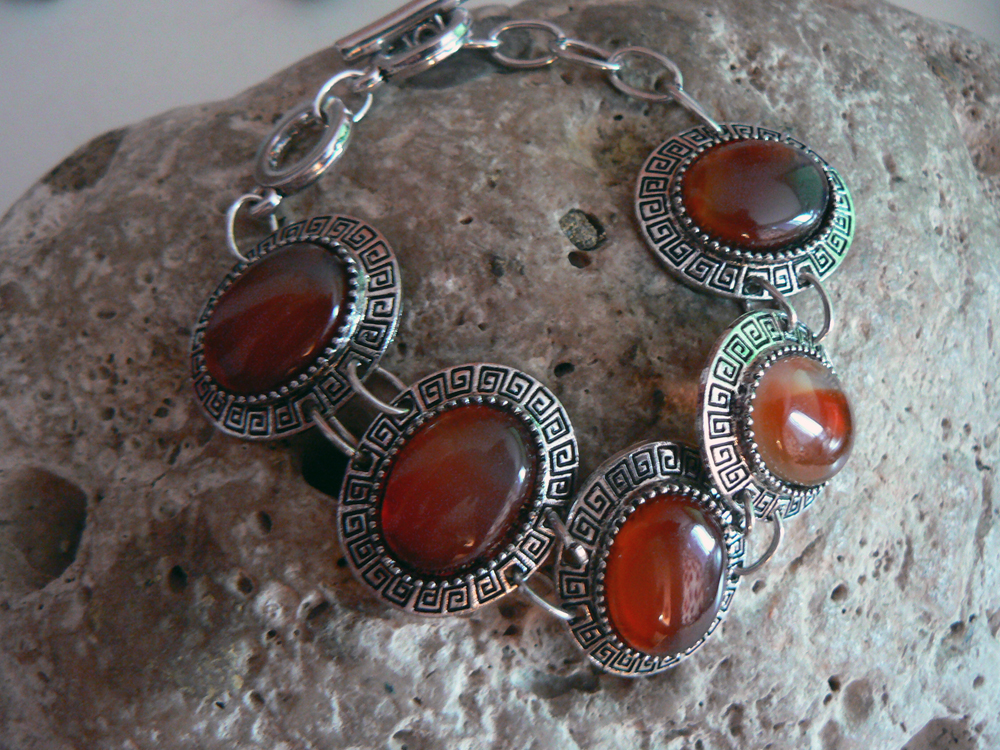 NÁRAMEK ČERVENÝ KÁMEN