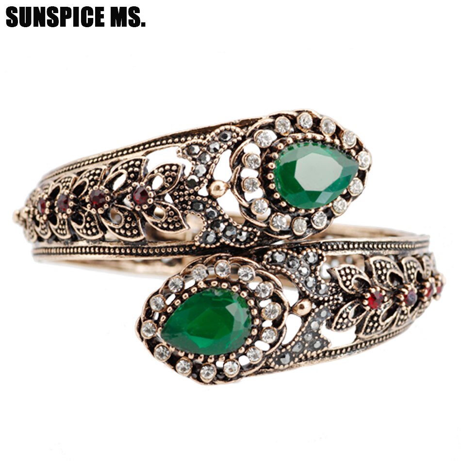 KRÁSNÝ VYKLÁDANÝ NÁRAMEK ZELENÉ KAMENY