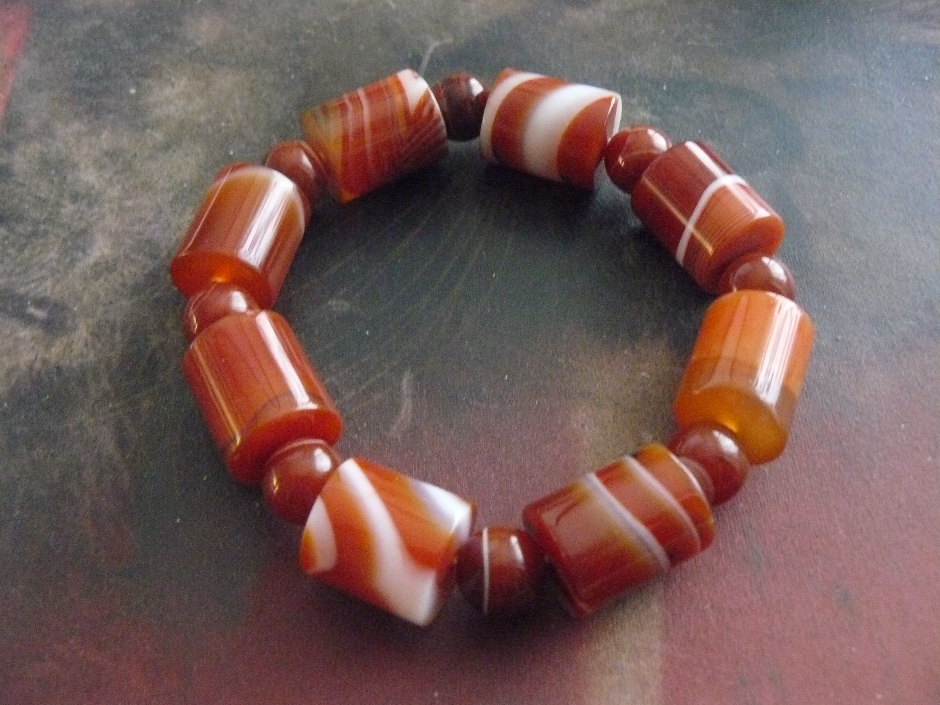 Přírodní kámen  NÁRAMEK Kámen SARDONYX