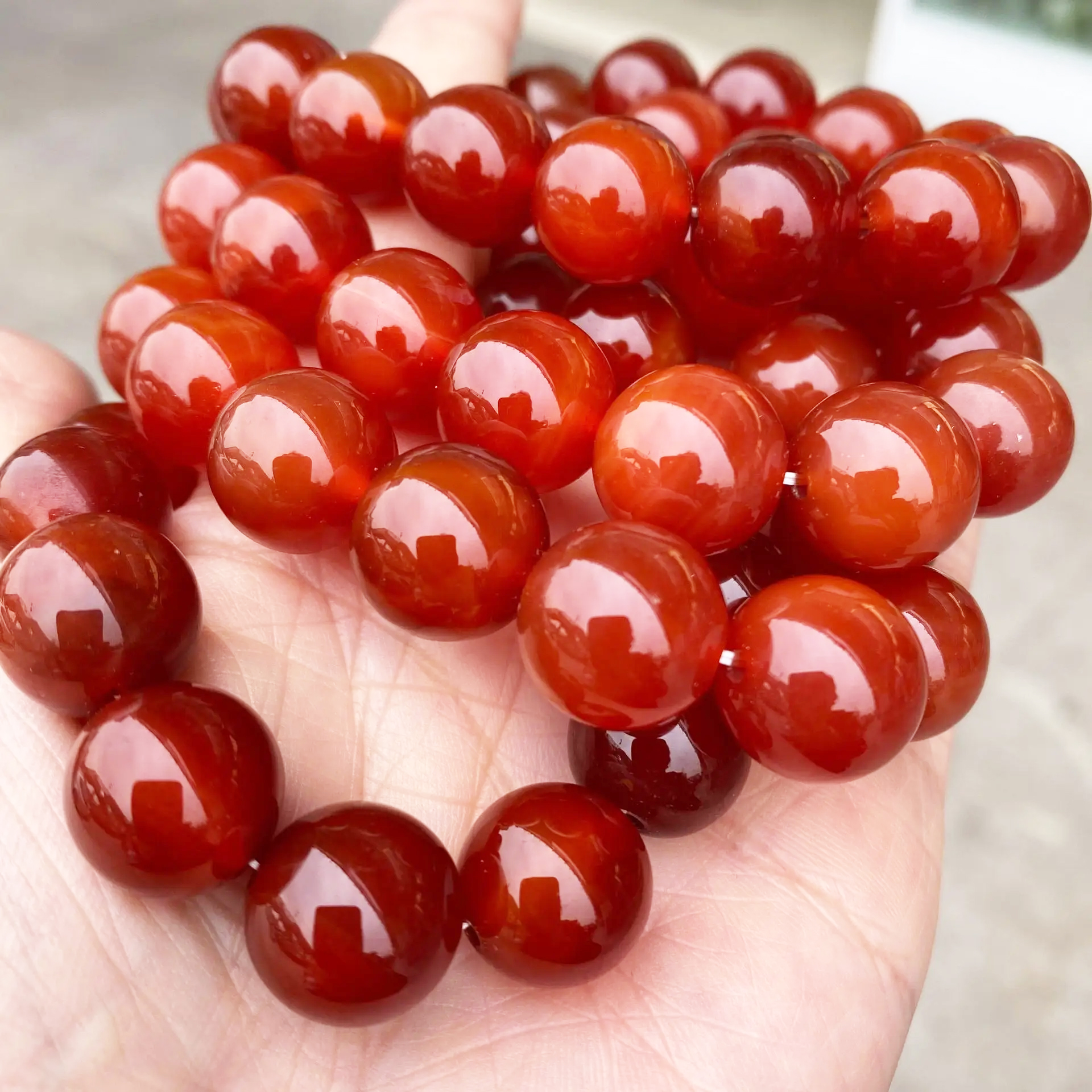 NÁRAMEK přírodní červené kameny karneolová barva