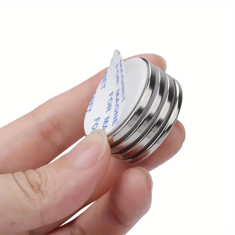 Kvalitní MAGNET Velikost:30x2mm.