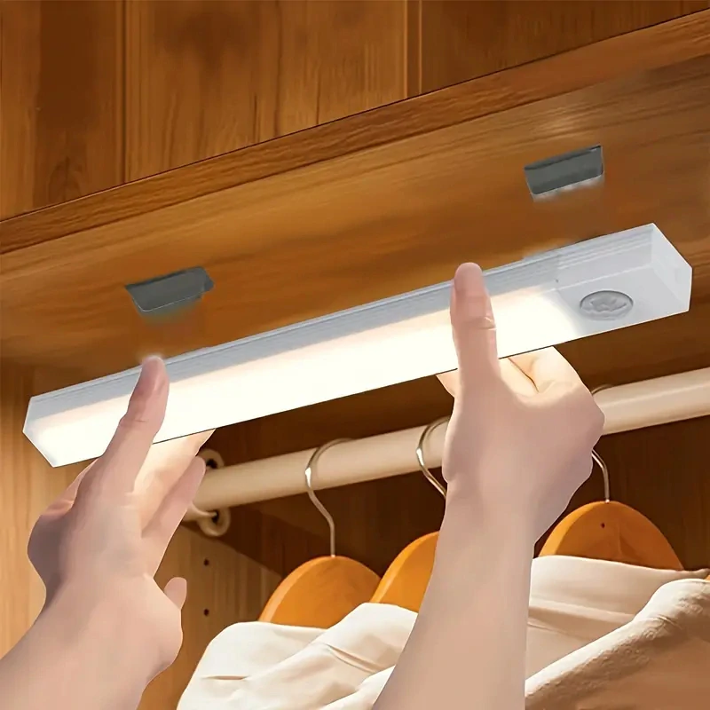 Ultra tenká hliníková  LAMPIČKA  se SENZOREM