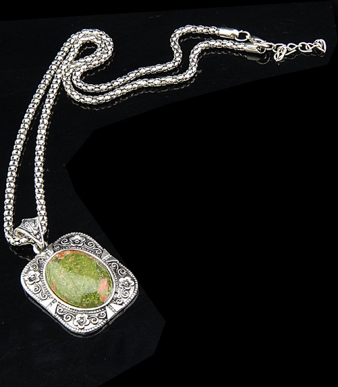 Nádherný NÁHRDELNÍK KVĚTINOVÝ  KÁMEN-VARISCIT