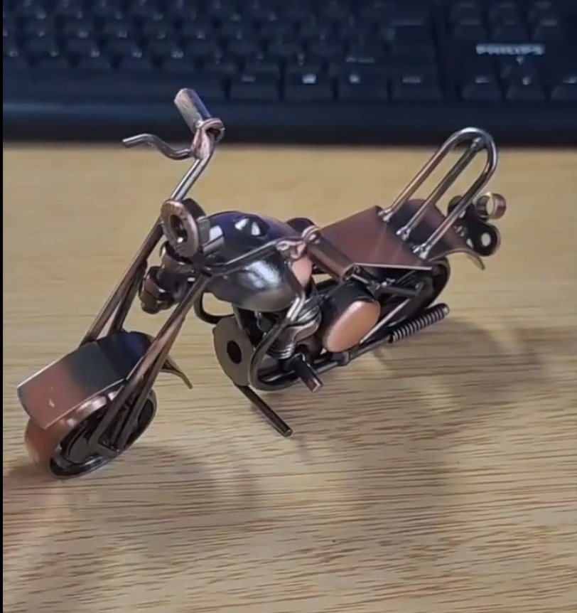 Vintage kovová motocyklová sběratelská figurka MOTORKA
