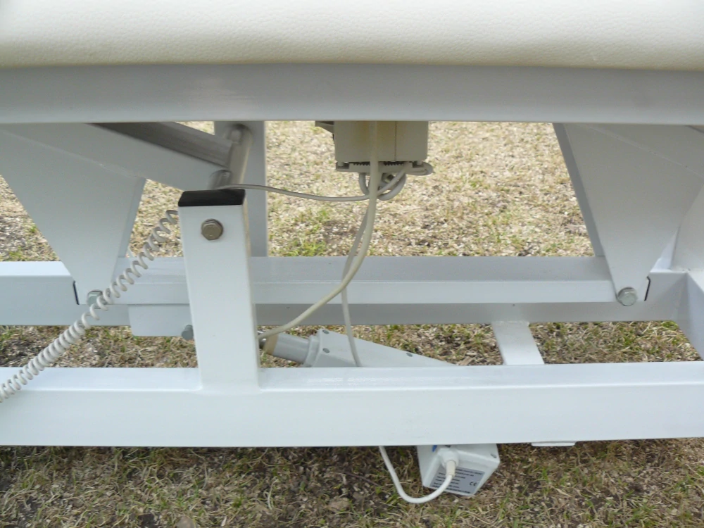 Pěkné masivní POLOHOVATELNÉ ELEKTRICKÉ  LEHÁTKO