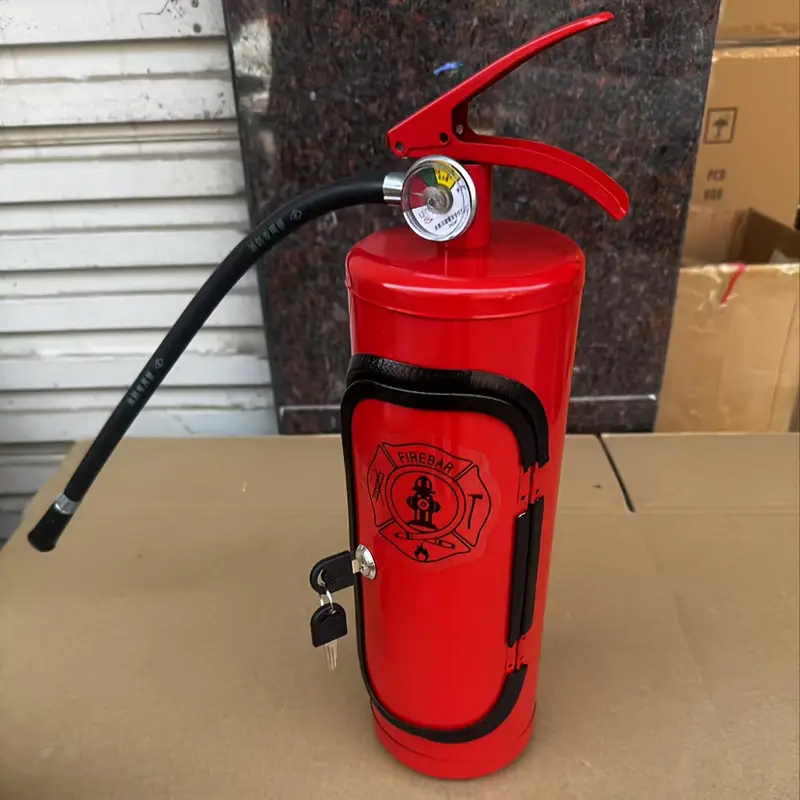 DRŽÁK na LÁHEV ve tvaru HASICÍHO PŘÍSTROJE pro uhašení žízně