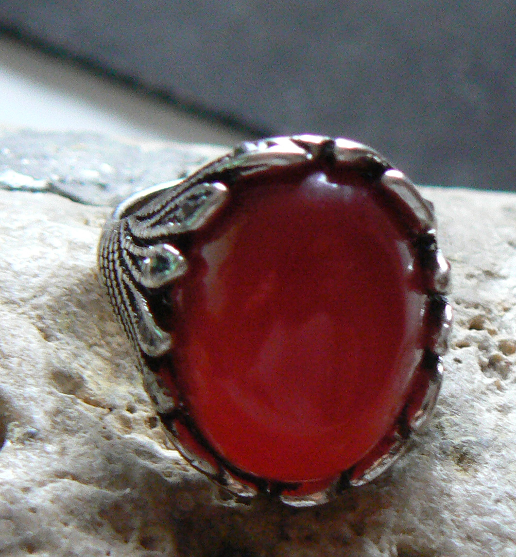 KRÁSNÝ ČERVENÝ PRSTEN