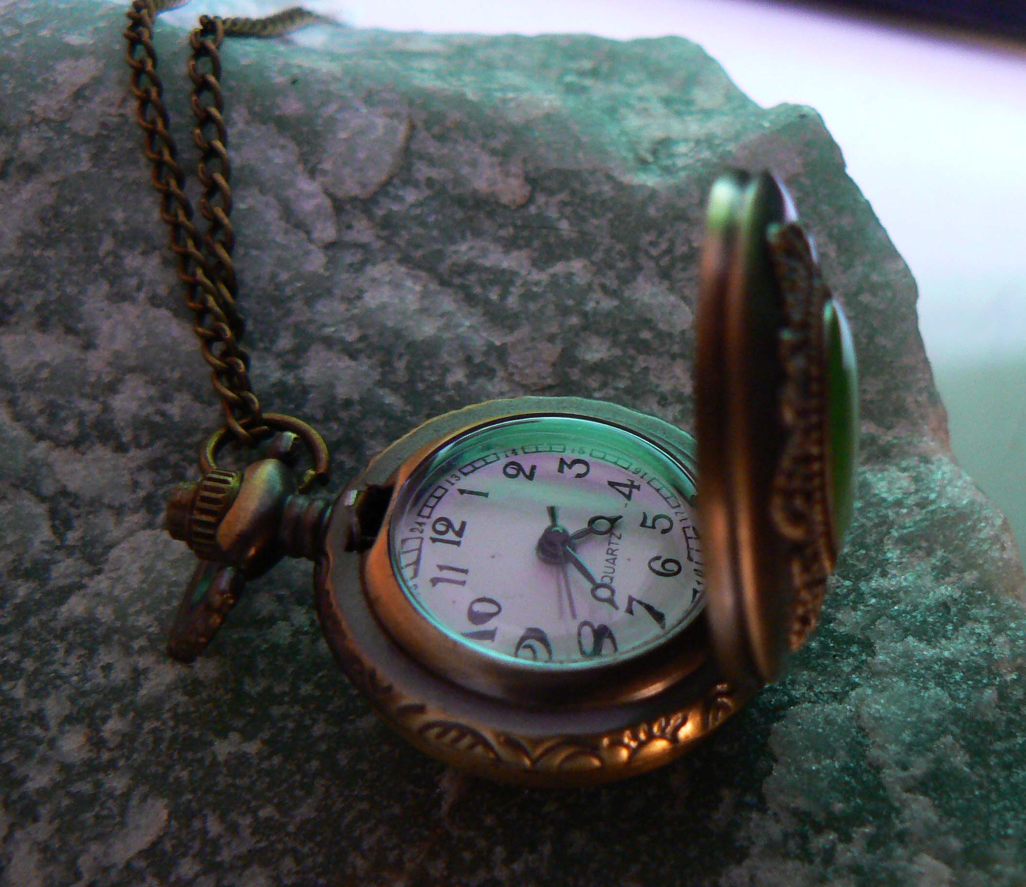 KAPESNÍ HODINKY ZELENÝ KÁMEN