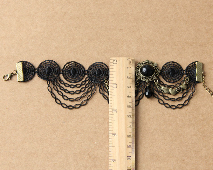 KRÁSNÁ KRAJKA NA NOHU