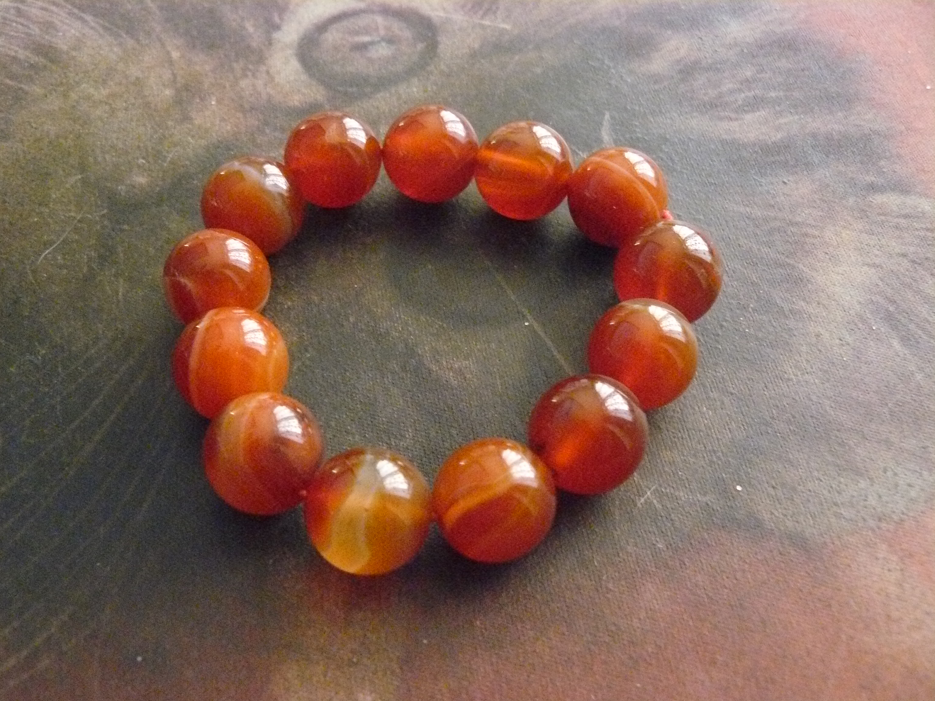 NÁRAMEK - ČERVENÉ KAMENY-ACHÁT