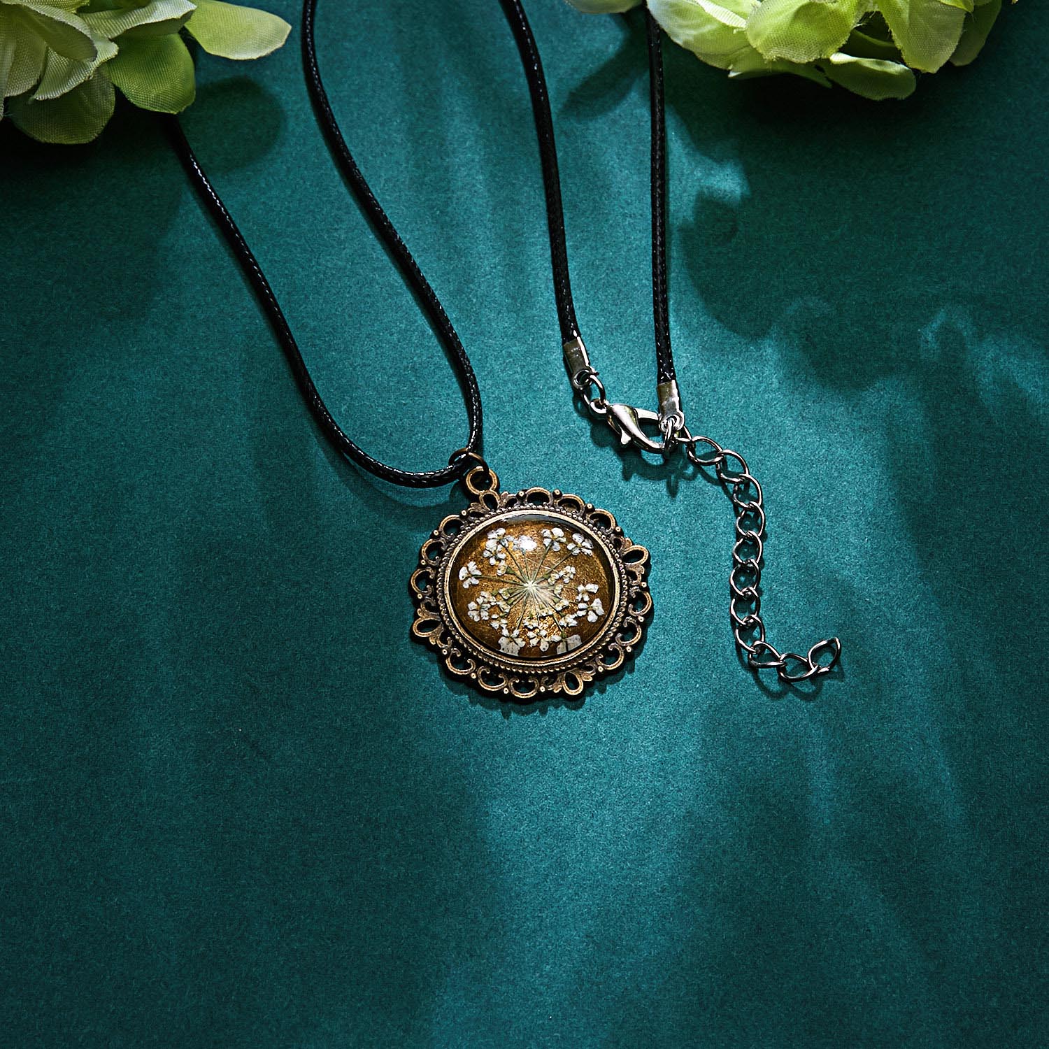 „Vintage“ Bronzový NÁHRDELNÍK KVĚTINA