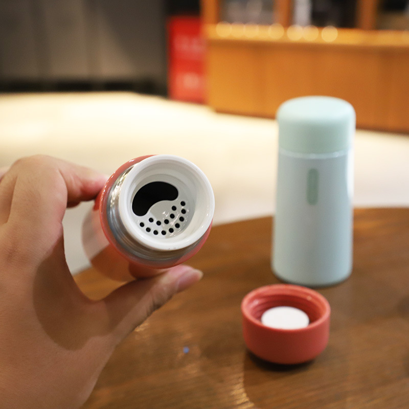 UZAVÍRATELNÁ NEREZ TERMOSKA-HRNEK 150ml