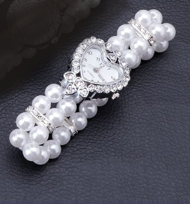 OKOUZLUJÍCÍ PERLOVÉ HODINKY