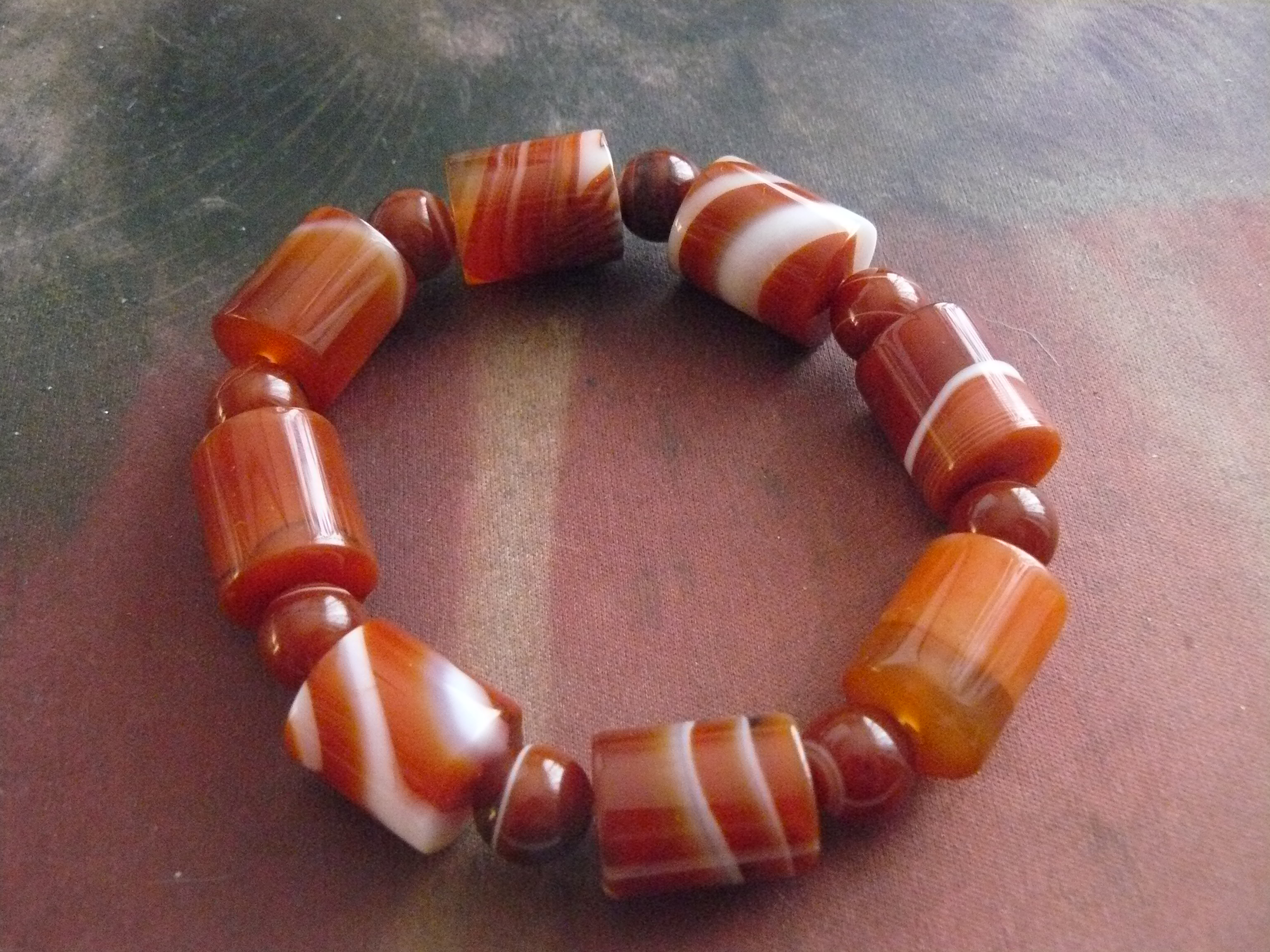 Přírodní kámen  NÁRAMEK Kámen SARDONYX