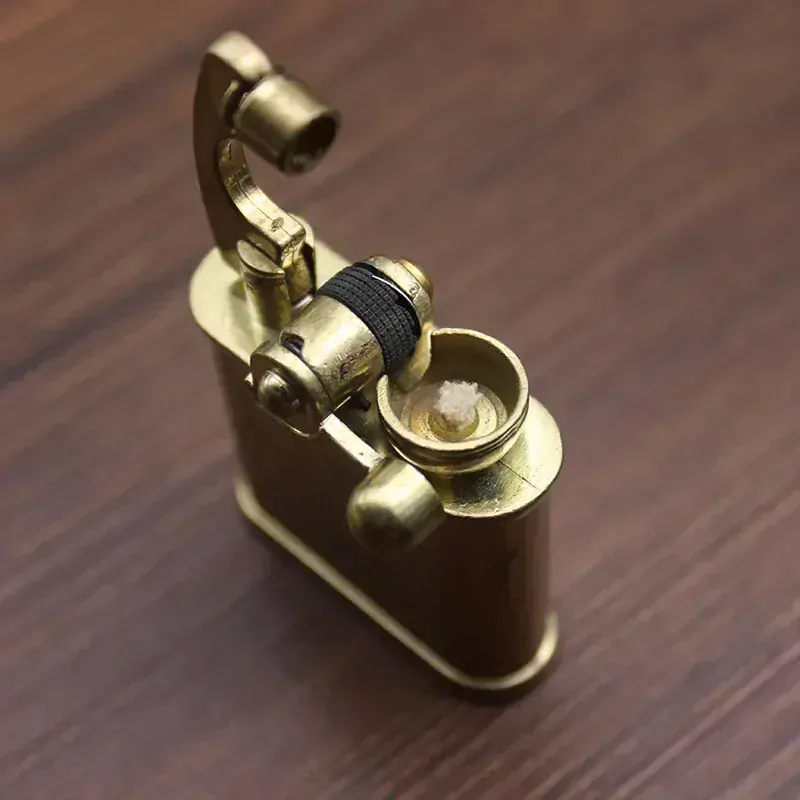 Unikátní  Retro Vintage Benzinový ZAPALOVAČ