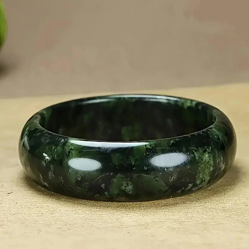 NÁRAMEK ze zeleného NEFRITU z BARMY