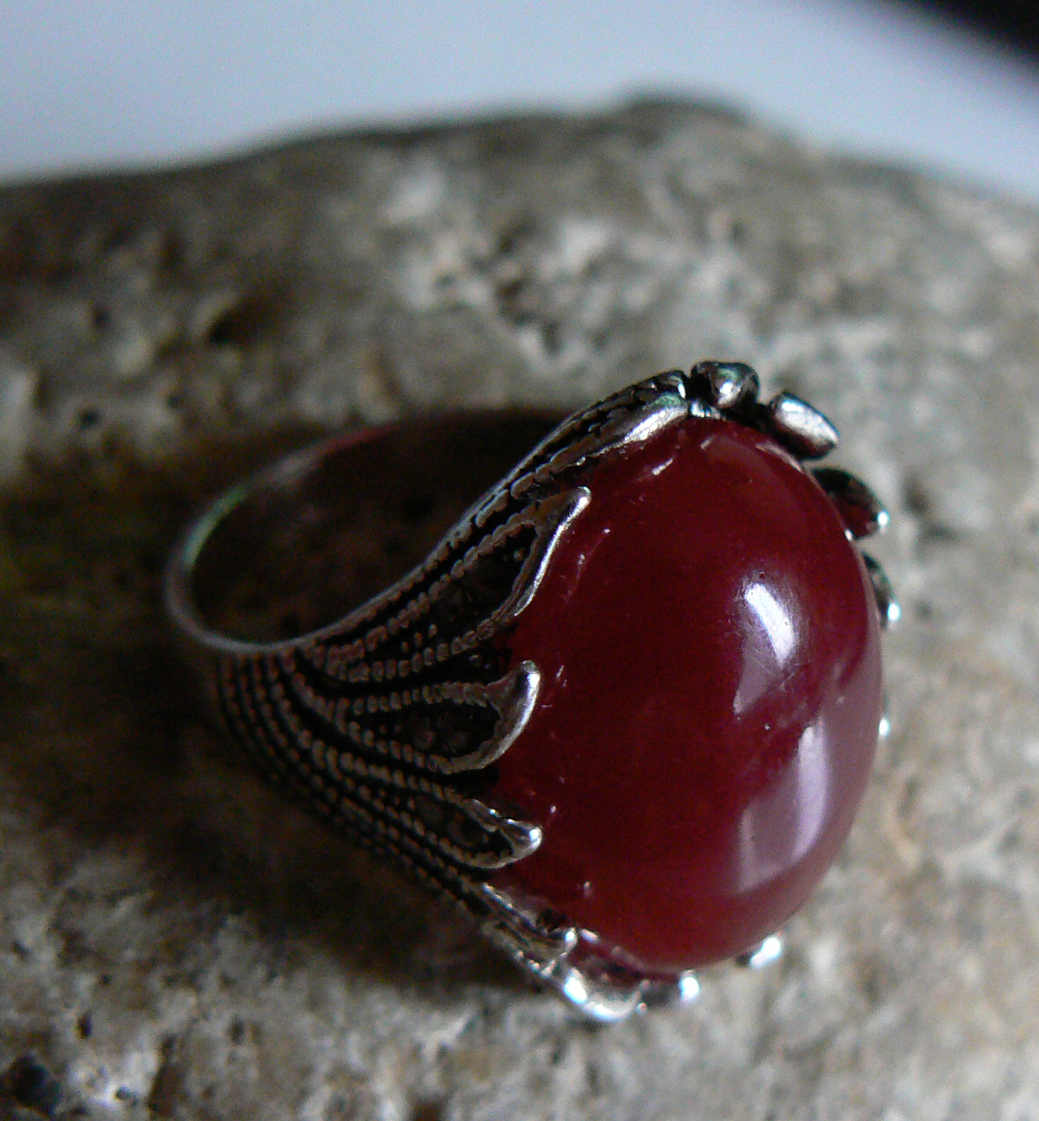 KRÁSNÝ ČERVENÝ PRSTEN