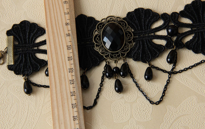 VINTAGE KRAJKA JEMNÁ SEXI NA NOHU