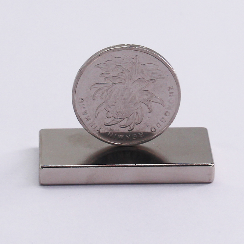 MAGNET PLOCHÝ NEODYMOVÝ 40x20x5