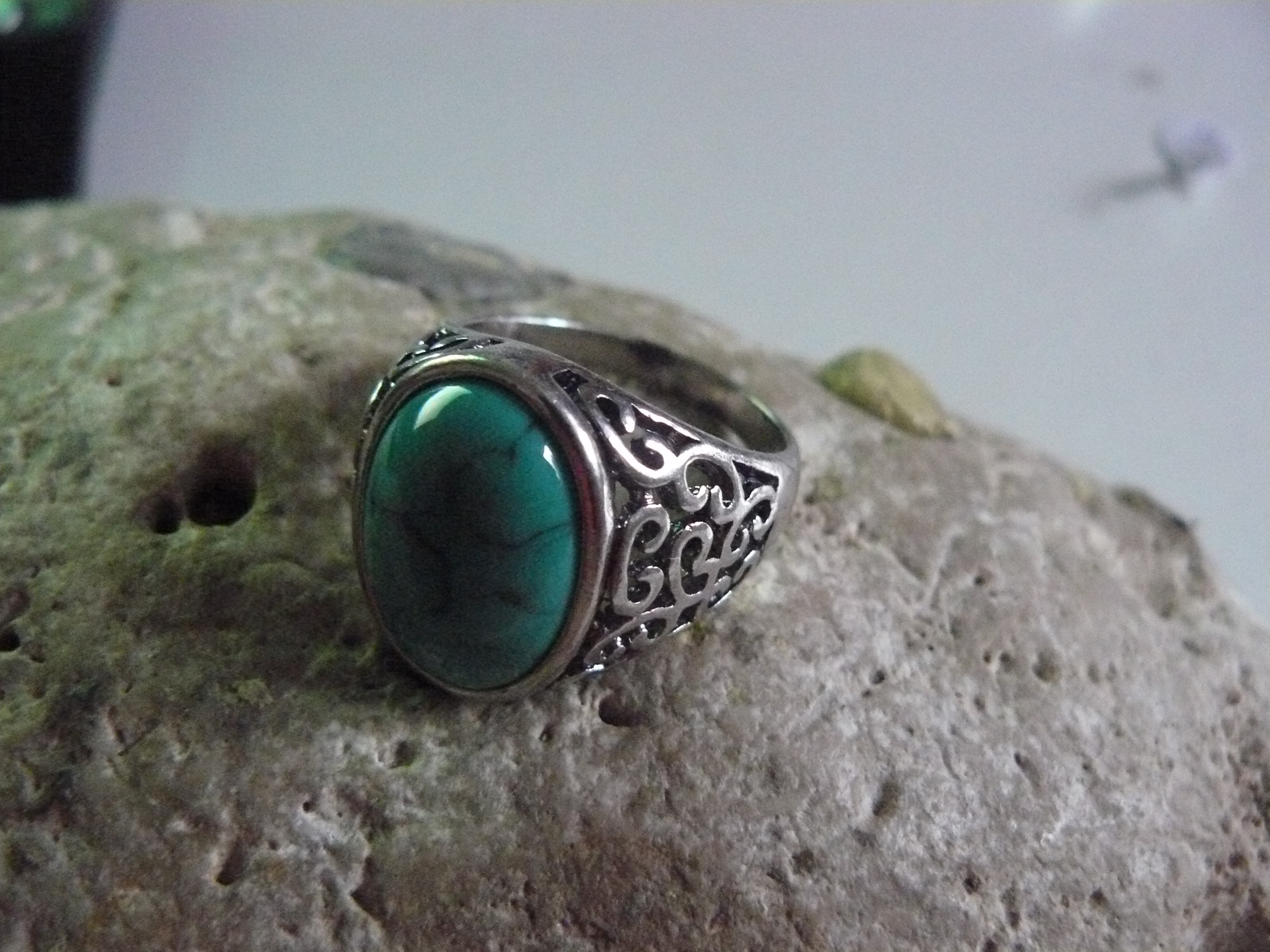 KRÁSNÝ TIBETSKÝ VYKLÁDANÝ PRSTEN