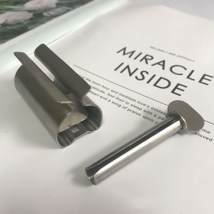 NEREZ DÁVKOVAČ na PASTU NA ZUBY NAVÍJEČ