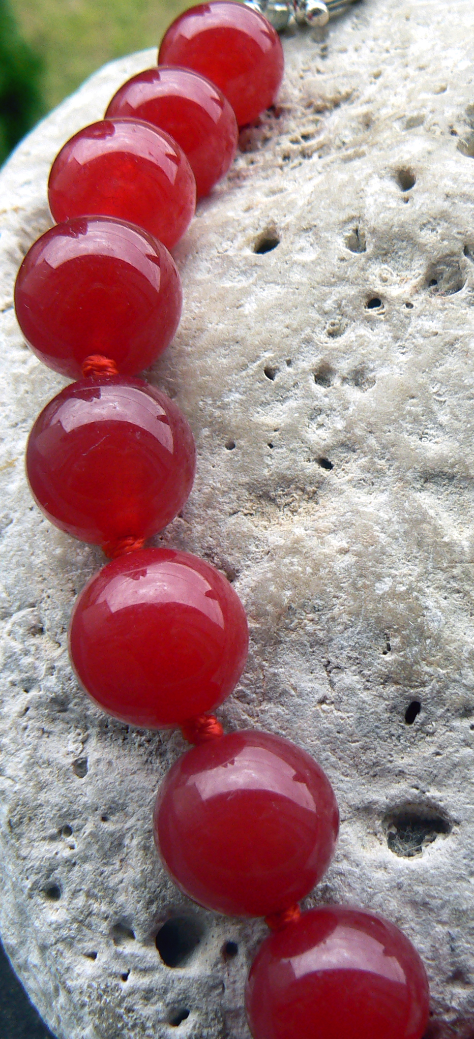 PŘEKRÁSNÝ ŠPERK - RUBÍNOVÁ BARVA