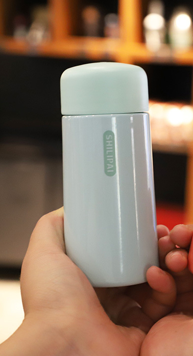 UZAVÍRATELNÁ NEREZ TERMOSKA-HRNEK 150ml