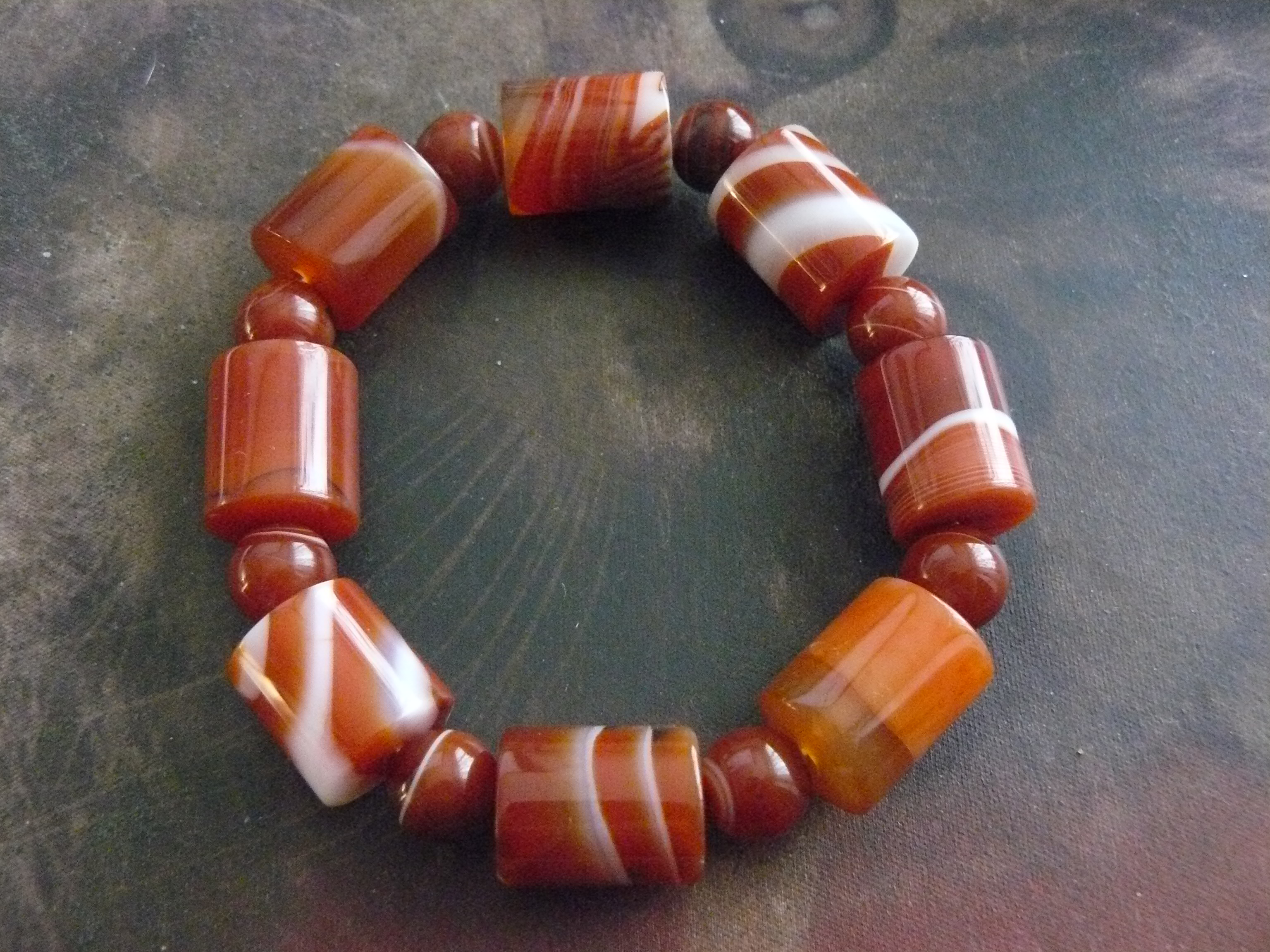 Přírodní kámen  NÁRAMEK Kámen SARDONYX