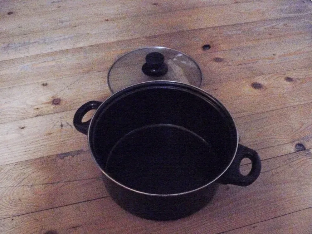 HRNEC S PRUHLÉDNOU POKLICÍ