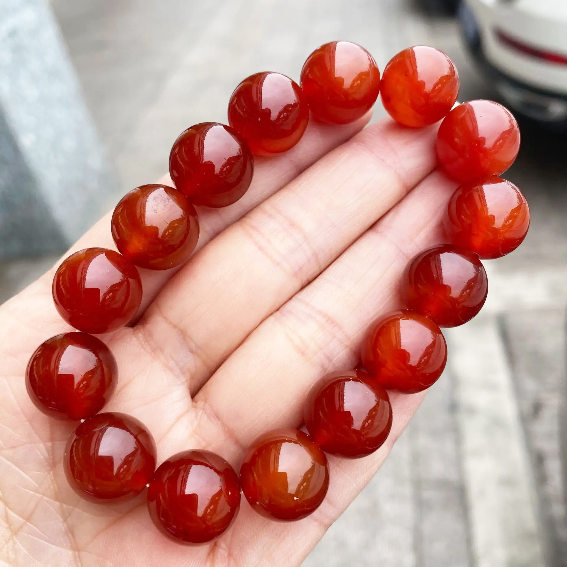 NÁRAMEK přírodní červené kameny karneolová barva