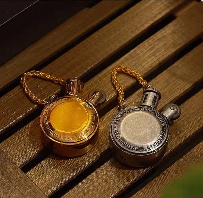 Klasický vintage kapesní ZAPALOVAČ.