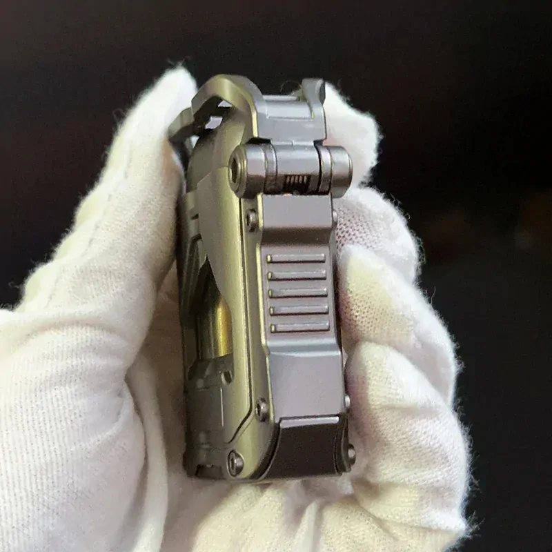 UNIKÁTNÍ BENZINOVÝ ZAPALOVAČ MECHANICKÝ,VYZAŘUJÍCÍ SVĚTLO