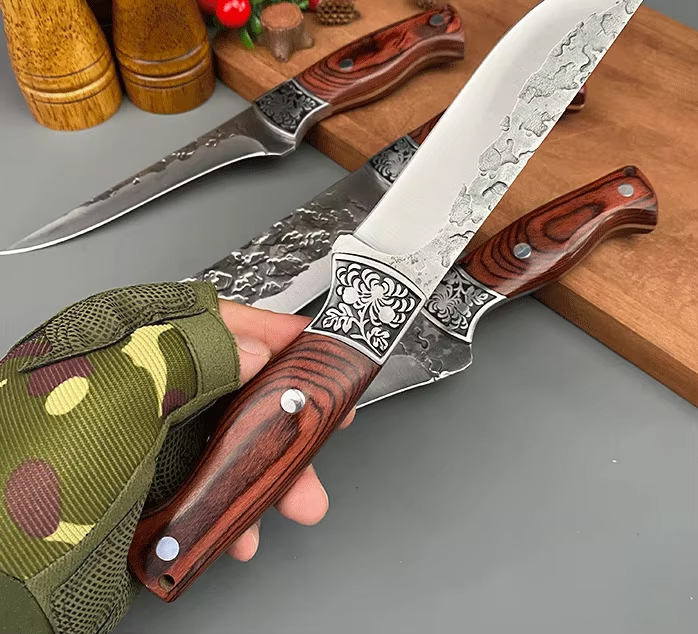 Ručně kovaný stylový	 LOVECKÝ NŮŽ	 Umělecké provedení.	