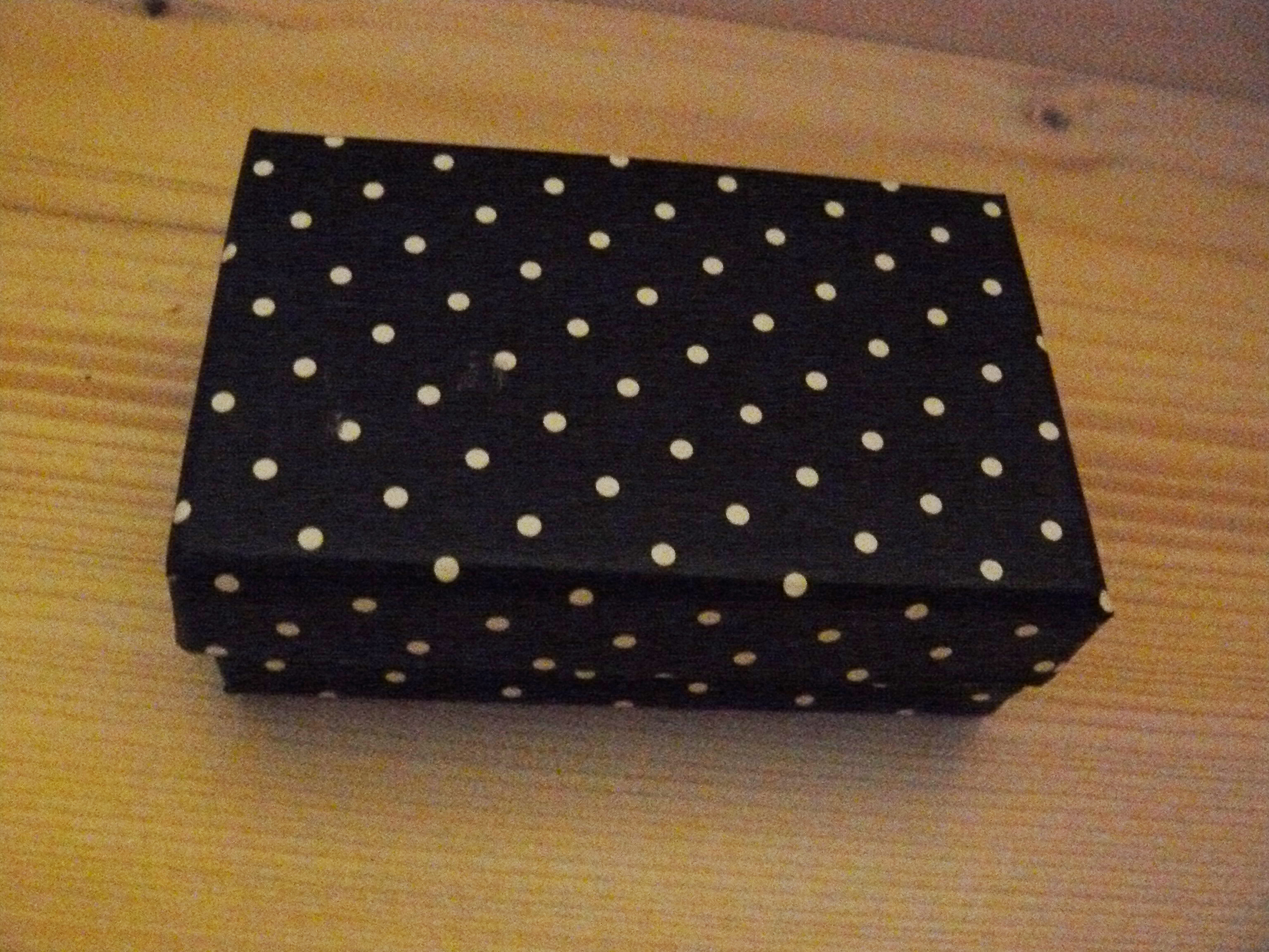 KRÁSNÁ KRABIČKA NA NÁUŠNICE za MNÁKUPKU