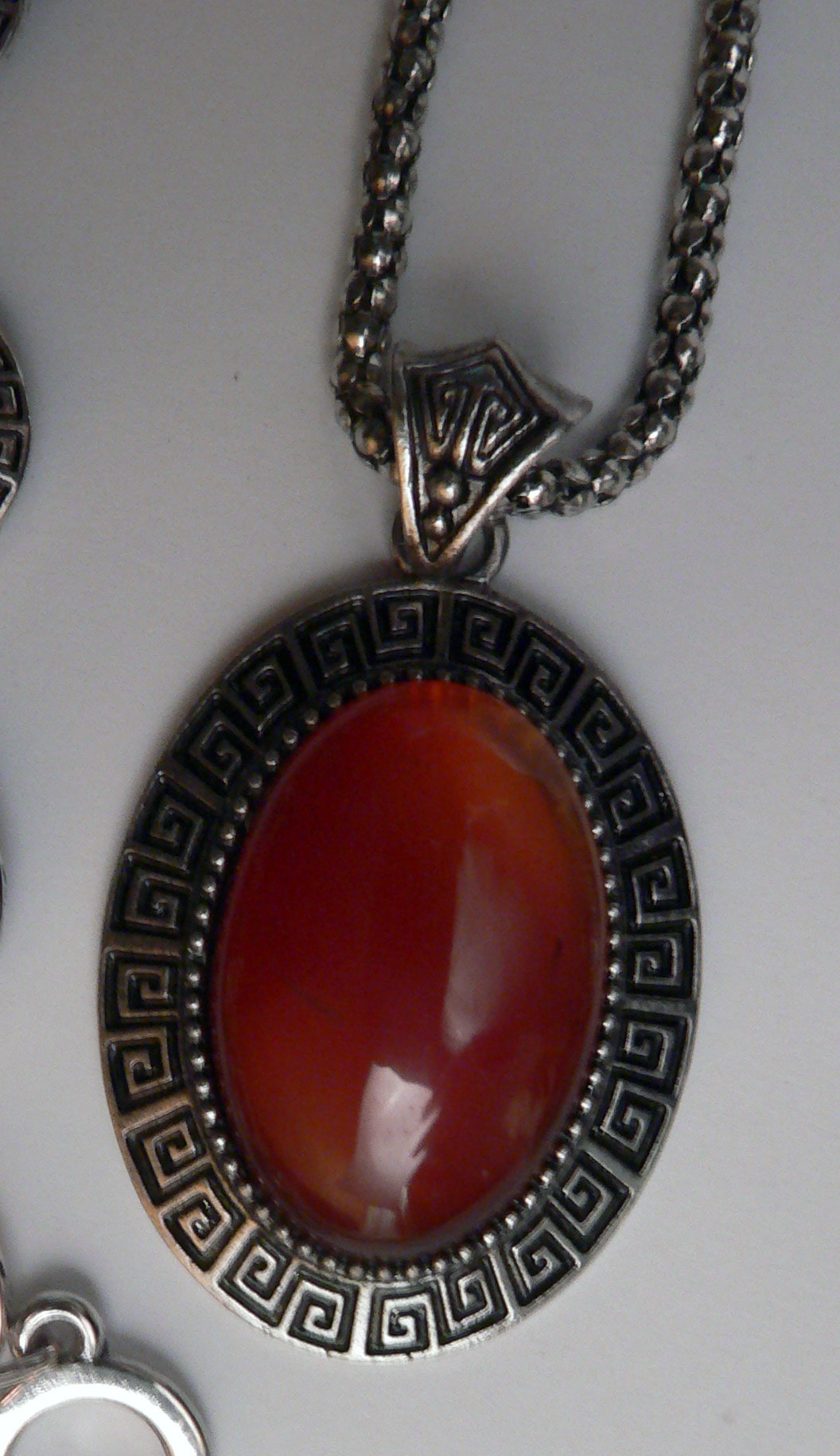 EXCLUSIVNÍ NÁHRDELNÍK ACHÁTOVĚ ČERVENÁ BARVA