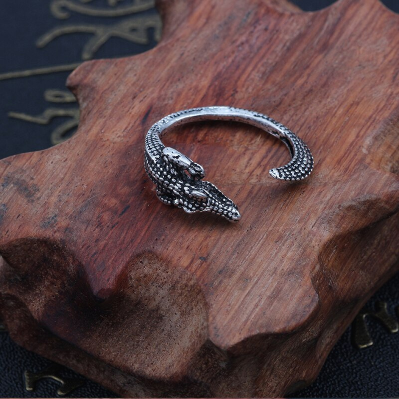 PRSTEN KROKODÝLISKO